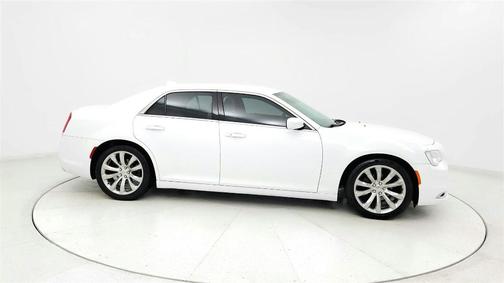 White 2019 Chrysler 300 Touring