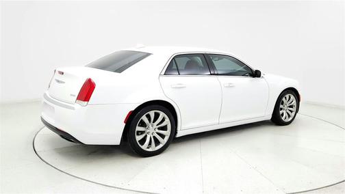 White 2019 Chrysler 300 Touring