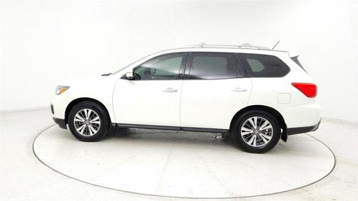 White 2017 Nissan Pathfinder SL