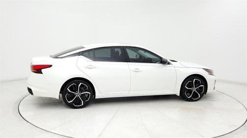 White 2024 Nissan Altima 2.5 SR