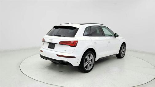 Arkona White 2025 Audi Q5 45 S line quattro Premium