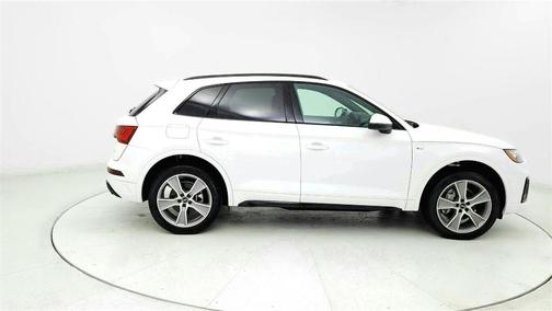 Arkona White 2025 Audi Q5 45 S line quattro Premium