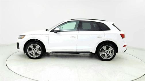 Arkona White 2025 Audi Q5 45 S line quattro Premium