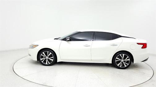 White 2017 Nissan Maxima 3.5 SV