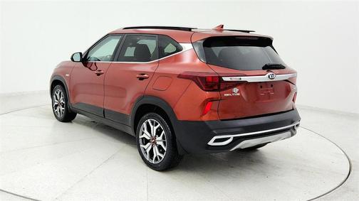 Orange 2021 Kia Seltos S