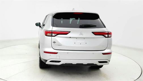 Silver 2024 Mitsubishi Outlander SE