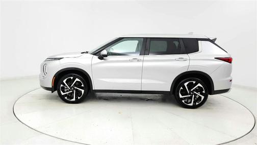 Silver 2024 Mitsubishi Outlander SE