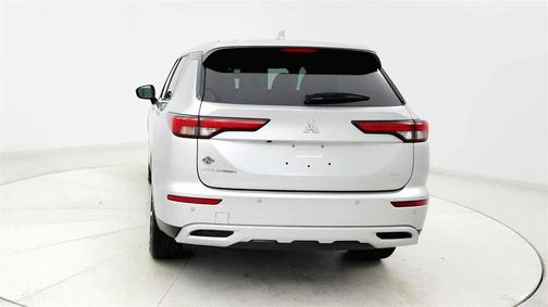 Silver 2024 Mitsubishi Outlander SE