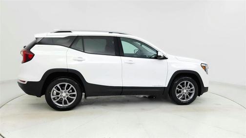 White 2024 GMC Terrain SLT