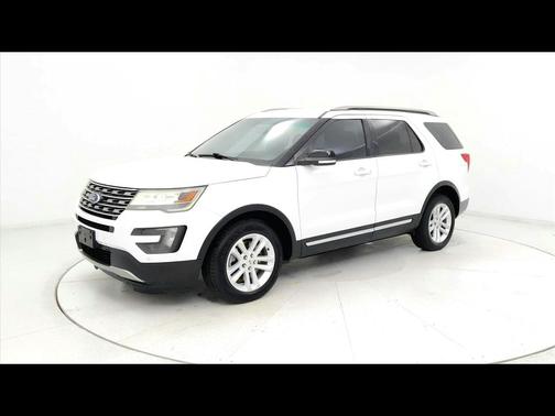 White 2016 Ford Explorer XLT