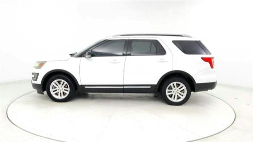 White 2016 Ford Explorer XLT