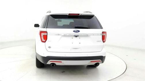 White 2016 Ford Explorer XLT