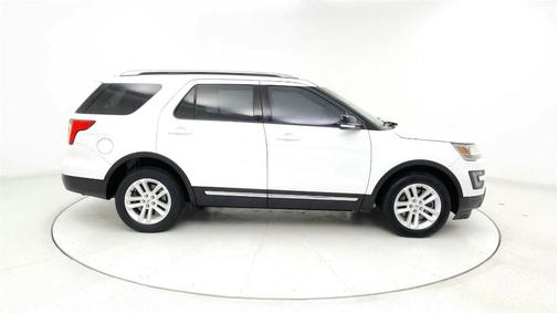 White 2016 Ford Explorer XLT