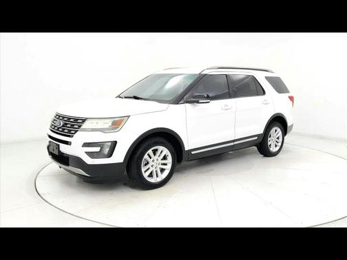 White 2016 Ford Explorer XLT