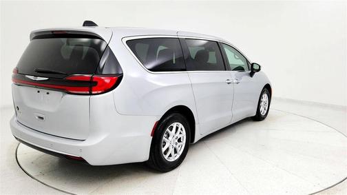 2023 Chrysler Pacifica Touring-L