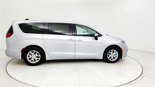 2023 Chrysler Pacifica Touring-L