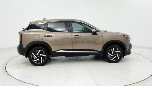 Canyon Bronze M 2025 Nissan Kicks SV