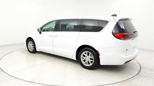White 2025 Chrysler Pacifica Select
