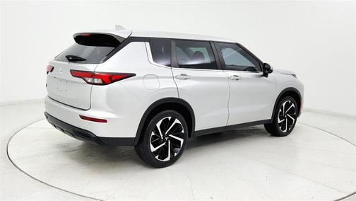 Silver 2022 Mitsubishi Outlander ES