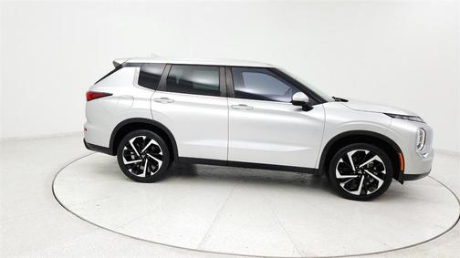 Silver 2022 Mitsubishi Outlander ES