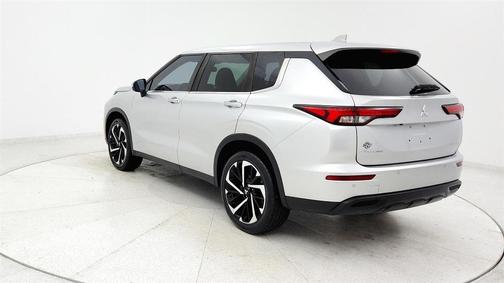 Silver 2022 Mitsubishi Outlander ES