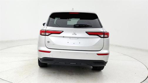 Silver 2022 Mitsubishi Outlander ES