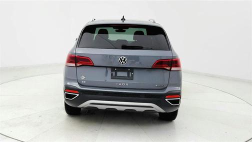 Pure Gray 2024 Volkswagen Taos 1.5T SE