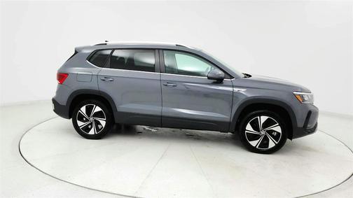 Pure Gray 2024 Volkswagen Taos 1.5T SE