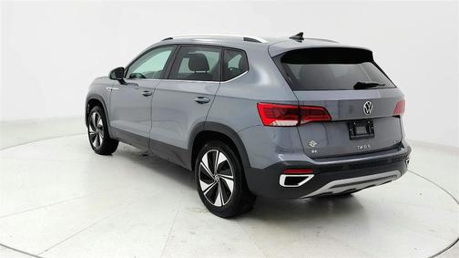 Pure Gray 2024 Volkswagen Taos 1.5T SE