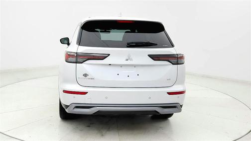 White 2025 Mitsubishi Outlander SE