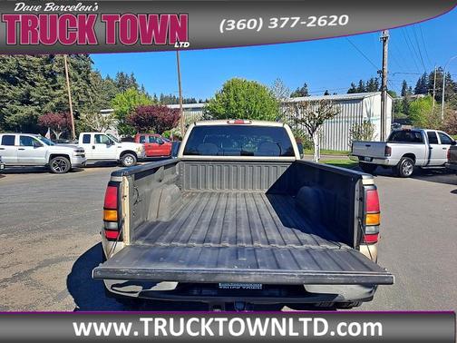 Gold 2004 Chevrolet Silverado 3500 LS Extended Cab
