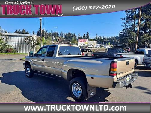 Gold 2004 Chevrolet Silverado 3500 LS Extended Cab