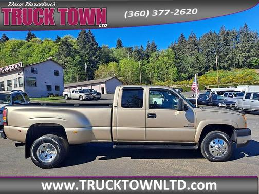 Gold 2004 Chevrolet Silverado 3500 LS Extended Cab