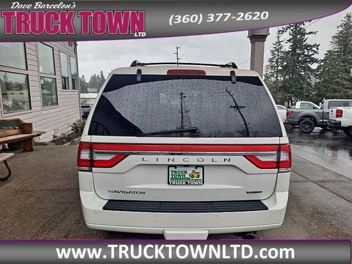 2015 Lincoln Navigator Base
