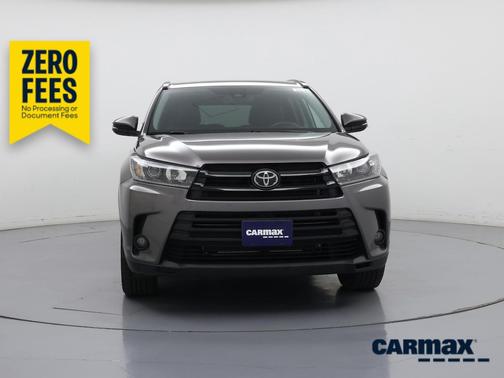 Gray 2019 Toyota Highlander SE