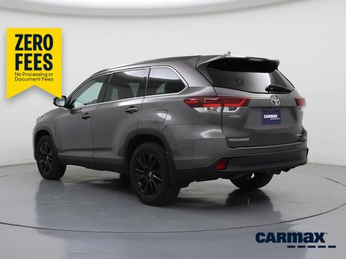 Gray 2019 Toyota Highlander SE