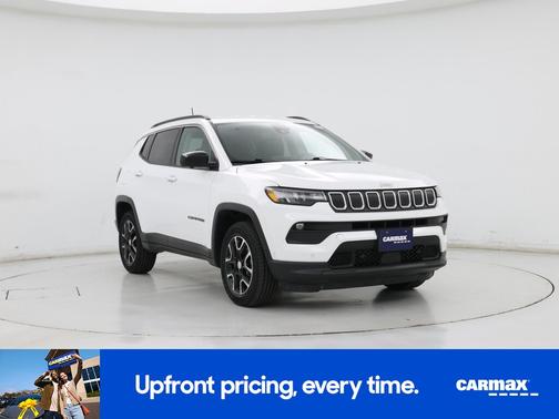 White 2022 Jeep Compass Latitude