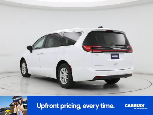 White 2025 Chrysler Pacifica Select