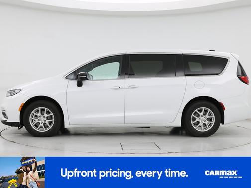 White 2025 Chrysler Pacifica Select