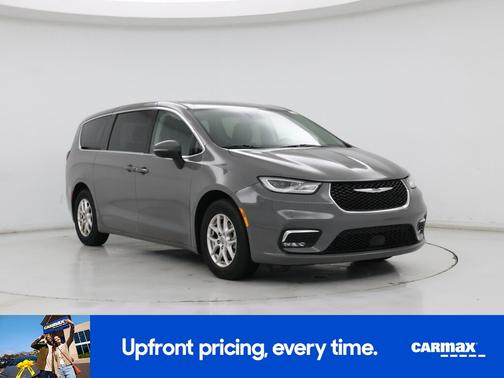 Gray 2023 Chrysler Pacifica Touring L