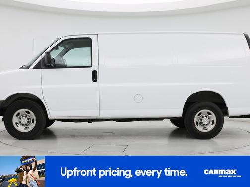 White 2015 Chevrolet Express 2500
