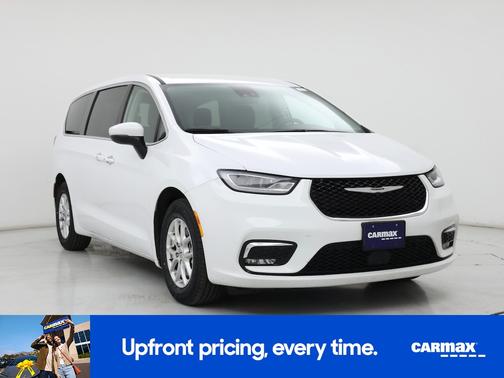 White 2023 Chrysler Pacifica Touring L