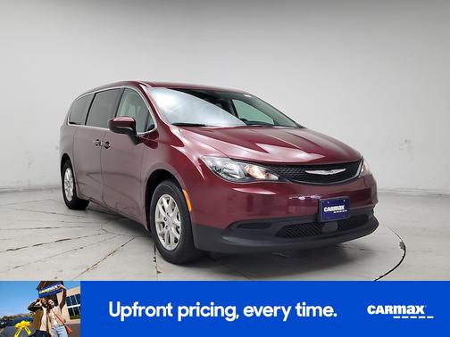 2022 Chrysler Voyager LX