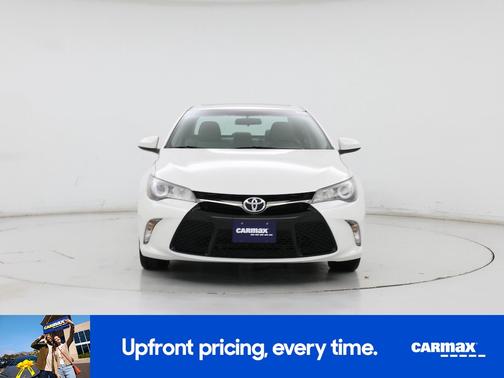 Pearl 2017 Toyota Camry SE