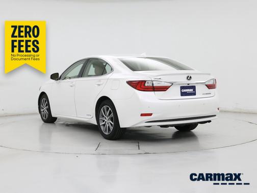 White 2016 Lexus ES 300h