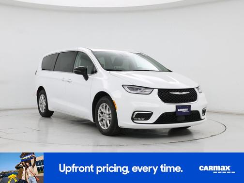 White 2024 Chrysler Pacifica Limited