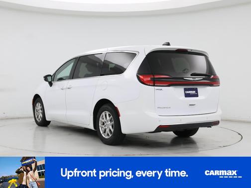 White 2024 Chrysler Pacifica Limited