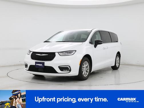 White 2024 Chrysler Pacifica Limited