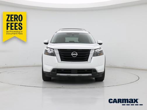 White 2025 Nissan Pathfinder Platinum