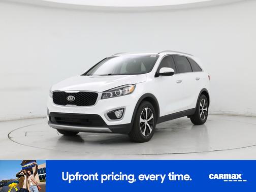 White 2016 Kia Sorento EX